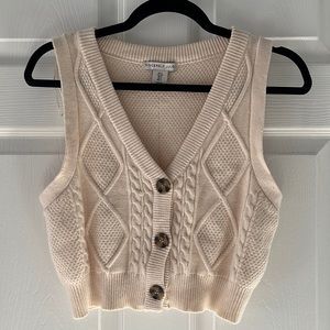 Cropped Sweater Vest 🤍
